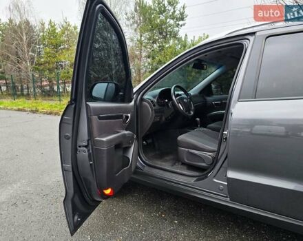 Серый Хендай Санта Фе, объемом двигателя 2.2 л и пробегом 229 тыс. км за 11999 $, фото 15 на Automoto.ua