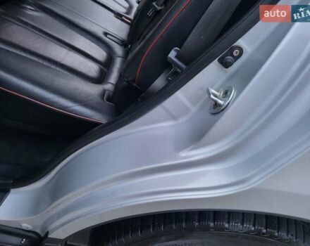 Серый Хендай Санта Фе, объемом двигателя 2.19 л и пробегом 252 тыс. км за 10300 $, фото 102 на Automoto.ua