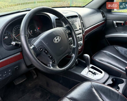 Серый Хендай Санта Фе, объемом двигателя 2.66 л и пробегом 170 тыс. км за 10300 $, фото 7 на Automoto.ua