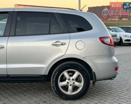 Серый Хендай Санта Фе, объемом двигателя 2.2 л и пробегом 279 тыс. км за 10890 $, фото 5 на Automoto.ua