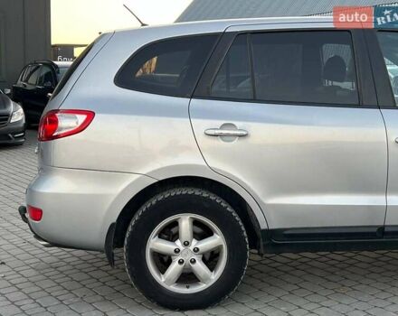 Серый Хендай Санта Фе, объемом двигателя 2.2 л и пробегом 279 тыс. км за 10890 $, фото 9 на Automoto.ua