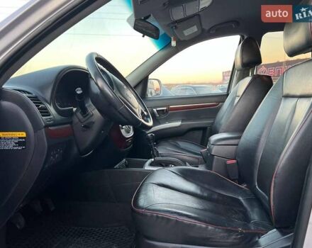 Серый Хендай Санта Фе, объемом двигателя 2.2 л и пробегом 279 тыс. км за 10890 $, фото 17 на Automoto.ua