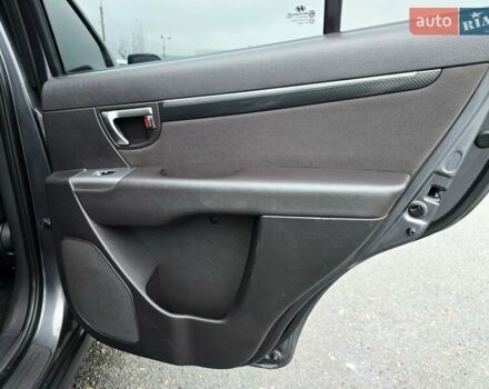 Серый Хендай Санта Фе, объемом двигателя 2.2 л и пробегом 229 тыс. км за 11999 $, фото 43 на Automoto.ua