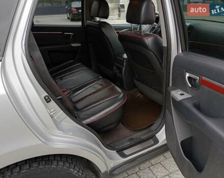 Серый Хендай Санта Фе, объемом двигателя 2.2 л и пробегом 240 тыс. км за 10200 $, фото 5 на Automoto.ua