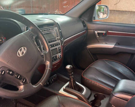 Серый Хендай Санта Фе, объемом двигателя 2.19 л и пробегом 236 тыс. км за 11500 $, фото 14 на Automoto.ua