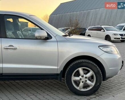 Серый Хендай Санта Фе, объемом двигателя 2.2 л и пробегом 279 тыс. км за 10890 $, фото 11 на Automoto.ua