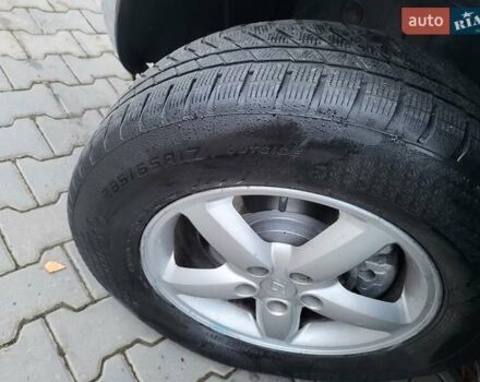 Серый Хендай Санта Фе, объемом двигателя 2.19 л и пробегом 252 тыс. км за 10300 $, фото 62 на Automoto.ua