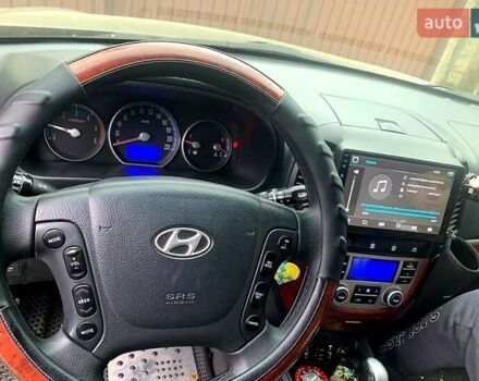 Серый Хендай Санта Фе, объемом двигателя 2.2 л и пробегом 230 тыс. км за 9799 $, фото 3 на Automoto.ua