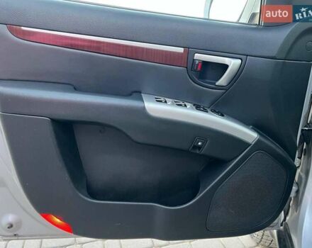 Серый Хендай Санта Фе, объемом двигателя 2.2 л и пробегом 279 тыс. км за 10890 $, фото 13 на Automoto.ua