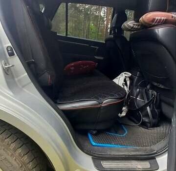 Серый Хендай Санта Фе, объемом двигателя 2.7 л и пробегом 238 тыс. км за 9800 $, фото 2 на Automoto.ua