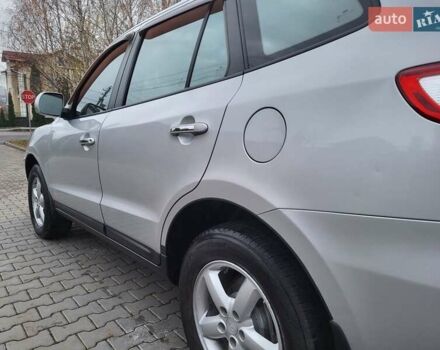 Серый Хендай Санта Фе, объемом двигателя 2.19 л и пробегом 252 тыс. км за 10300 $, фото 44 на Automoto.ua
