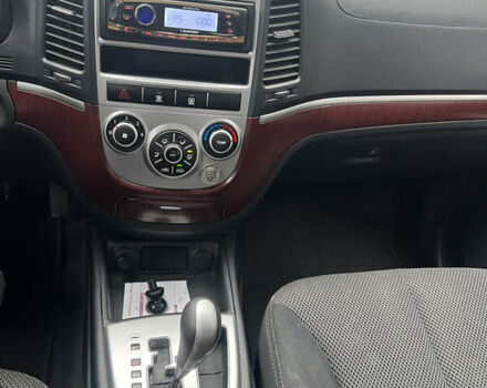 Серый Хендай Санта Фе, объемом двигателя 2.2 л и пробегом 272 тыс. км за 8900 $, фото 8 на Automoto.ua