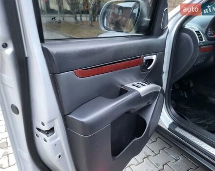 Серый Хендай Санта Фе, объемом двигателя 2.19 л и пробегом 252 тыс. км за 10300 $, фото 103 на Automoto.ua