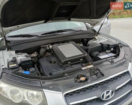 Серый Хендай Санта Фе, объемом двигателя 2.2 л и пробегом 240 тыс. км за 10200 $, фото 12 на Automoto.ua