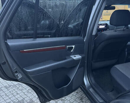 Серый Хендай Санта Фе, объемом двигателя 2.2 л и пробегом 160 тыс. км за 8600 $, фото 14 на Automoto.ua