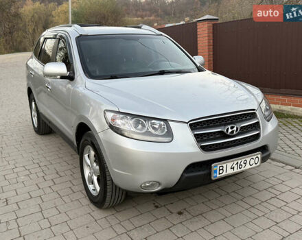 Серый Хендай Санта Фе, объемом двигателя 2.66 л и пробегом 170 тыс. км за 10300 $, фото 1 на Automoto.ua
