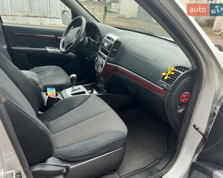 Серый Хендай Санта Фе, объемом двигателя 2.2 л и пробегом 272 тыс. км за 8900 $, фото 9 на Automoto.ua