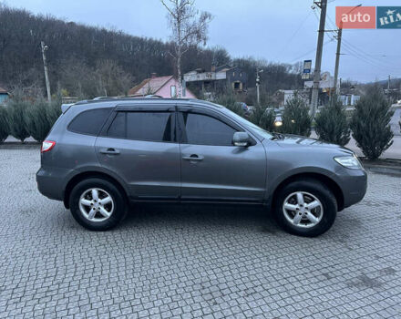 Серый Хендай Санта Фе, объемом двигателя 2.2 л и пробегом 160 тыс. км за 8600 $, фото 10 на Automoto.ua