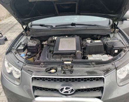 Серый Хендай Санта Фе, объемом двигателя 2.2 л и пробегом 239 тыс. км за 11000 $, фото 4 на Automoto.ua