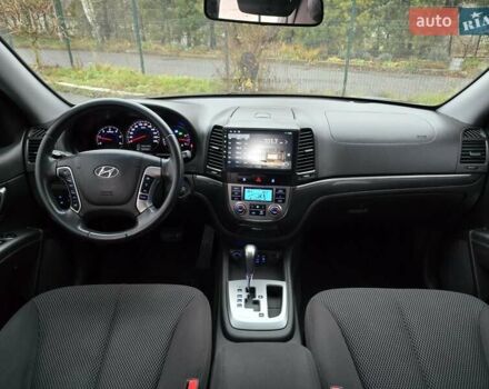 Серый Хендай Санта Фе, объемом двигателя 2.2 л и пробегом 229 тыс. км за 11999 $, фото 1 на Automoto.ua