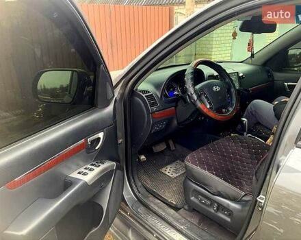 Серый Хендай Санта Фе, объемом двигателя 2.2 л и пробегом 230 тыс. км за 9799 $, фото 4 на Automoto.ua