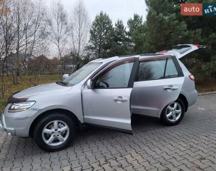 Серый Хендай Санта Фе, объемом двигателя 2.19 л и пробегом 252 тыс. км за 10300 $, фото 68 на Automoto.ua