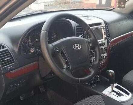 Серый Хендай Санта Фе, объемом двигателя 2.2 л и пробегом 185 тыс. км за 10700 $, фото 9 на Automoto.ua