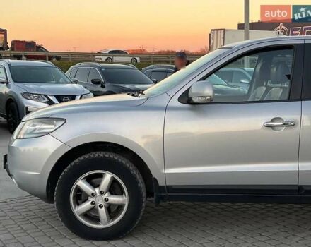 Серый Хендай Санта Фе, объемом двигателя 2.2 л и пробегом 279 тыс. км за 10890 $, фото 3 на Automoto.ua