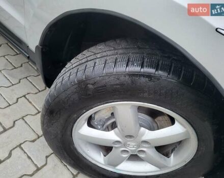 Серый Хендай Санта Фе, объемом двигателя 2.19 л и пробегом 252 тыс. км за 10300 $, фото 61 на Automoto.ua