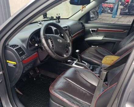 Серый Хендай Санта Фе, объемом двигателя 2.2 л и пробегом 239 тыс. км за 11000 $, фото 5 на Automoto.ua