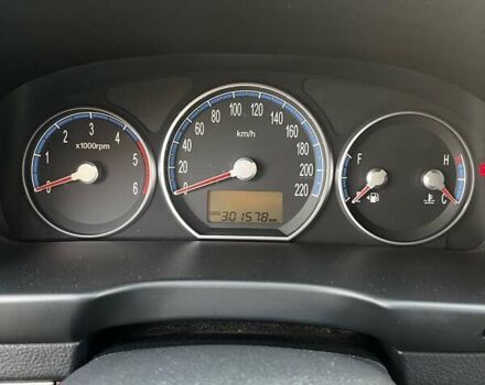 Серый Хендай Санта Фе, объемом двигателя 2.2 л и пробегом 300 тыс. км за 11000 $, фото 9 на Automoto.ua