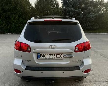 Серый Хендай Санта Фе, объемом двигателя 2.2 л и пробегом 300 тыс. км за 11000 $, фото 5 на Automoto.ua