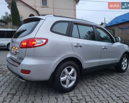 Серый Хендай Санта Фе, объемом двигателя 2.19 л и пробегом 252 тыс. км за 10300 $, фото 12 на Automoto.ua