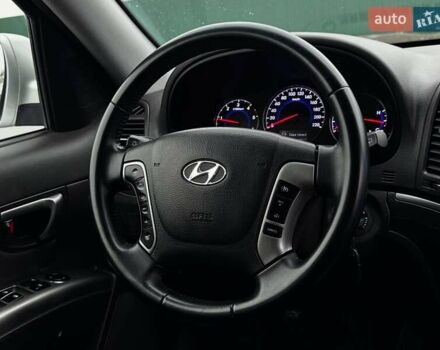 Серый Хендай Санта Фе, объемом двигателя 2.2 л и пробегом 260 тыс. км за 11800 $, фото 12 на Automoto.ua