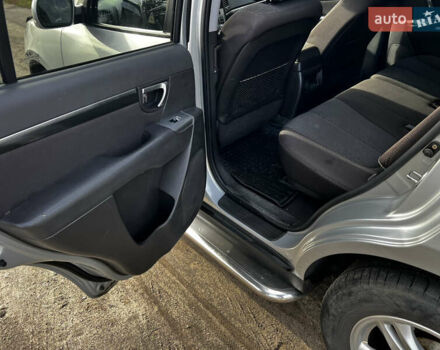 Серый Хендай Санта Фе, объемом двигателя 2.2 л и пробегом 235 тыс. км за 12900 $, фото 17 на Automoto.ua