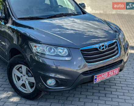 Серый Хендай Санта Фе, объемом двигателя 2.2 л и пробегом 229 тыс. км за 11900 $, фото 16 на Automoto.ua