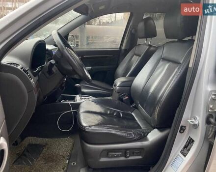 Серый Хендай Санта Фе, объемом двигателя 2 л и пробегом 270 тыс. км за 11900 $, фото 8 на Automoto.ua