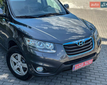 Серый Хендай Санта Фе, объемом двигателя 2.2 л и пробегом 229 тыс. км за 11900 $, фото 17 на Automoto.ua