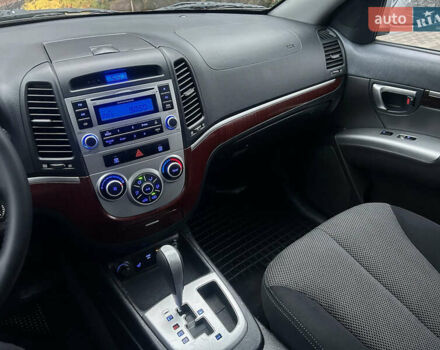 Сірий Хендай Санта Фе, об'ємом двигуна 2.2 л та пробігом 269 тис. км за 9990 $, фото 50 на Automoto.ua