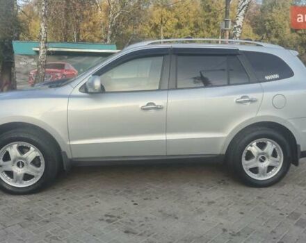 Серый Хендай Санта Фе, объемом двигателя 2 л и пробегом 250 тыс. км за 10800 $, фото 4 на Automoto.ua