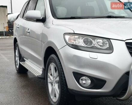 Серый Хендай Санта Фе, объемом двигателя 2.2 л и пробегом 258 тыс. км за 10950 $, фото 5 на Automoto.ua