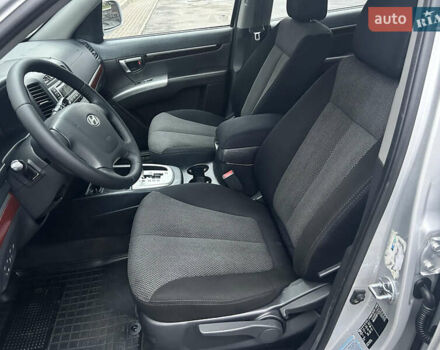 Сірий Хендай Санта Фе, об'ємом двигуна 2.2 л та пробігом 269 тис. км за 9990 $, фото 41 на Automoto.ua