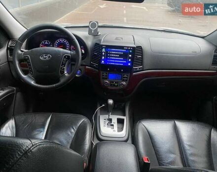 Серый Хендай Санта Фе, объемом двигателя 2 л и пробегом 270 тыс. км за 11900 $, фото 16 на Automoto.ua