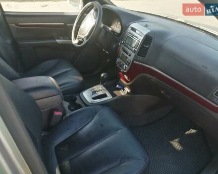 Серый Хендай Санта Фе, объемом двигателя 2 л и пробегом 370 тыс. км за 12200 $, фото 11 на Automoto.ua