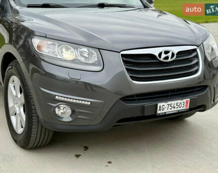 Серый Хендай Санта Фе, объемом двигателя 2.2 л и пробегом 193 тыс. км за 14900 $, фото 5 на Automoto.ua