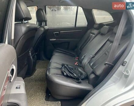 Серый Хендай Санта Фе, объемом двигателя 2 л и пробегом 270 тыс. км за 11900 $, фото 13 на Automoto.ua