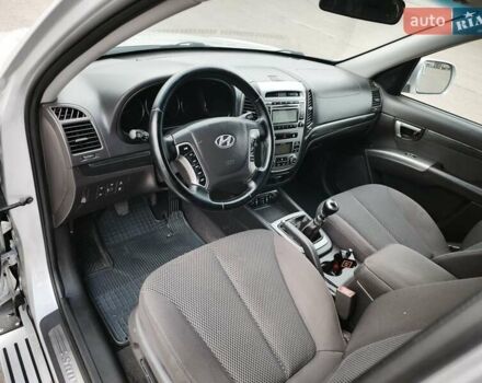 Серый Хендай Санта Фе, объемом двигателя 2.2 л и пробегом 258 тыс. км за 11450 $, фото 11 на Automoto.ua