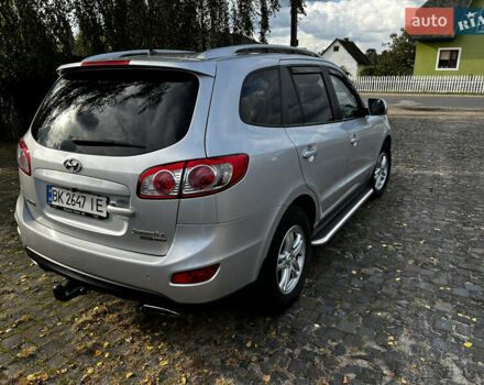 Серый Хендай Санта Фе, объемом двигателя 2.2 л и пробегом 235 тыс. км за 12900 $, фото 7 на Automoto.ua