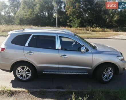 Серый Хендай Санта Фе, объемом двигателя 2 л и пробегом 370 тыс. км за 12200 $, фото 7 на Automoto.ua