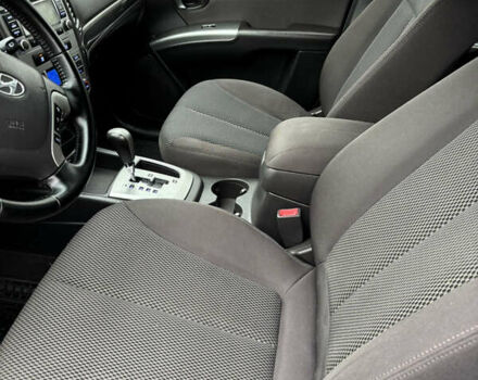 Серый Хендай Санта Фе, объемом двигателя 2.2 л и пробегом 262 тыс. км за 12500 $, фото 24 на Automoto.ua